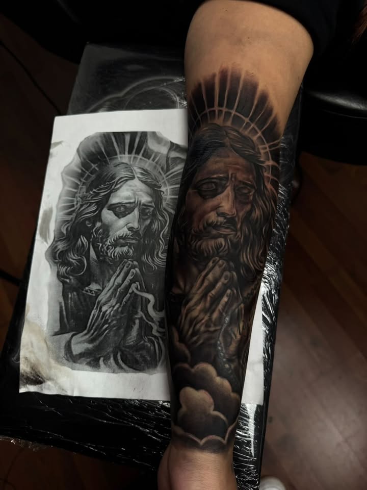 Praying Christ